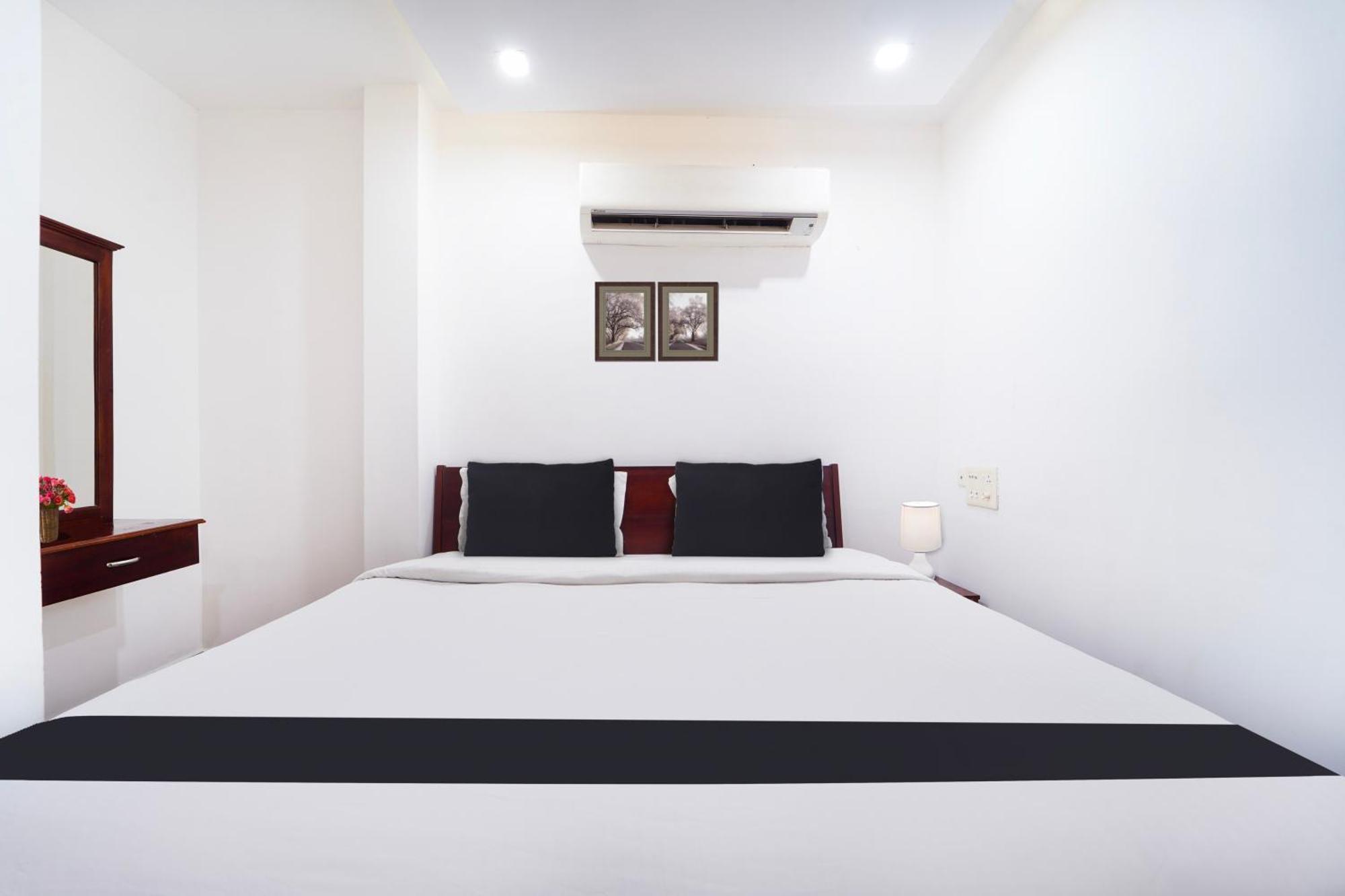 Super Townhouse City Center Ernakulam Kochi Exterior foto