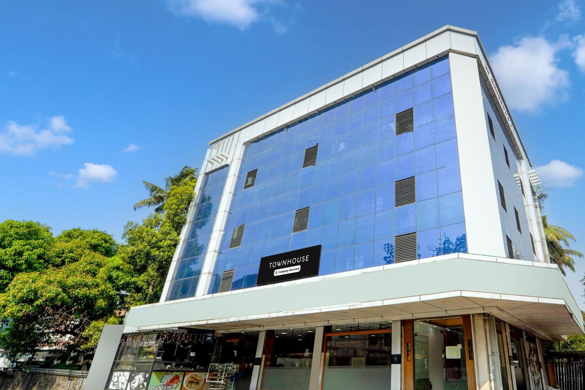 Super Townhouse City Center Ernakulam Kochi Exterior foto